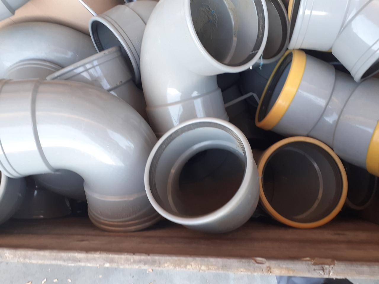 Pvc 160 mm hulpstukken bochten, knevelinlaat ed 4 voor 50 euro