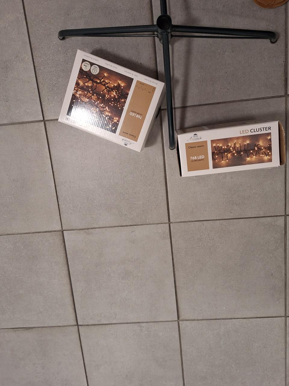 Kunstkerstboom 80 cm hoog.