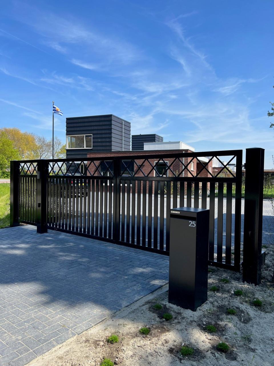 Moderne inrijpoorten - Schuifpoorten en Hekwerken zware kwaliteit.