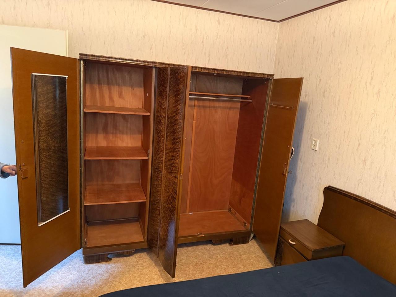 Vintage 3-deurs kledingkast