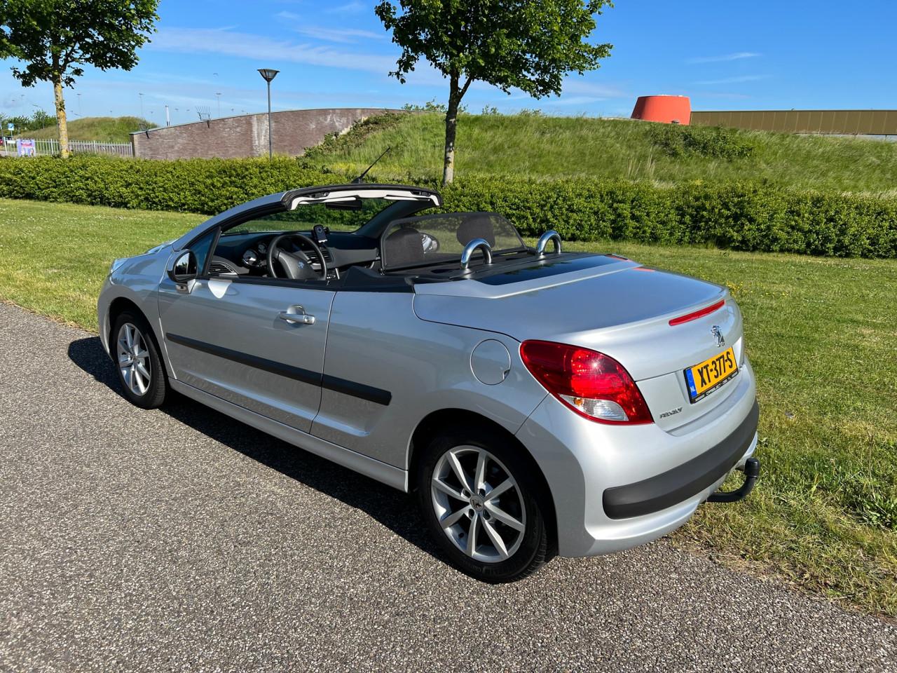 Puntgave Peugeot 207 Cabrio uit 2012 met slechts 100.500 km
