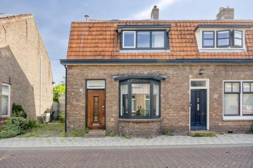 Halfvrijstaande kluswoning bij centrum Goes