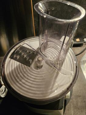 Mooie Bosch foodprocessor voor koken en bakken met opberglade..