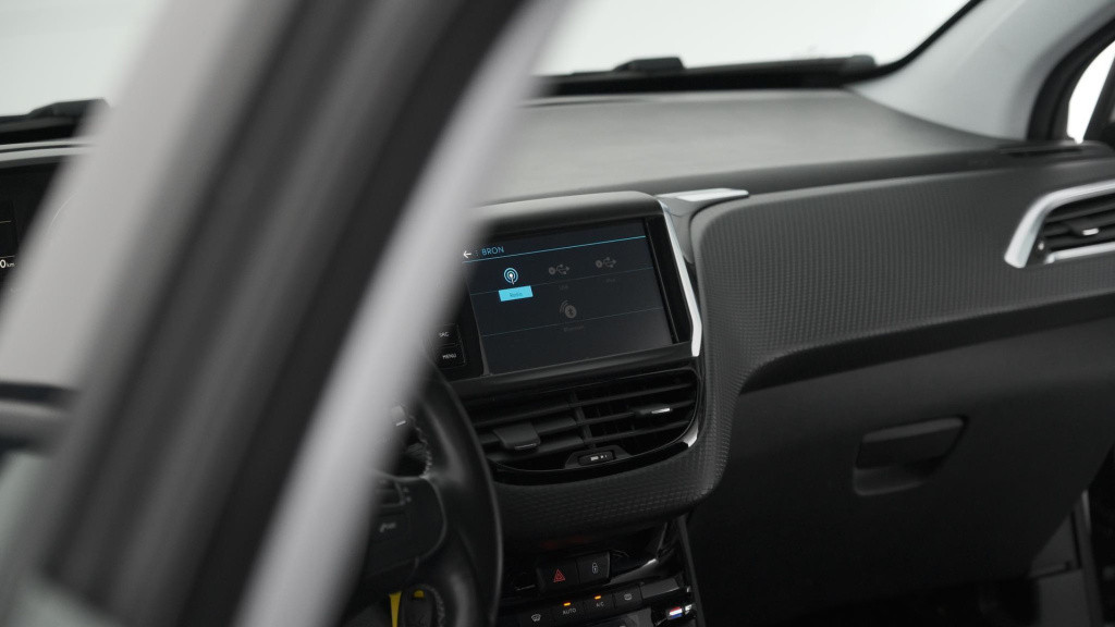 Peugeot 2008 puretech 82 signature | camera | apple carplay | parkeersensor