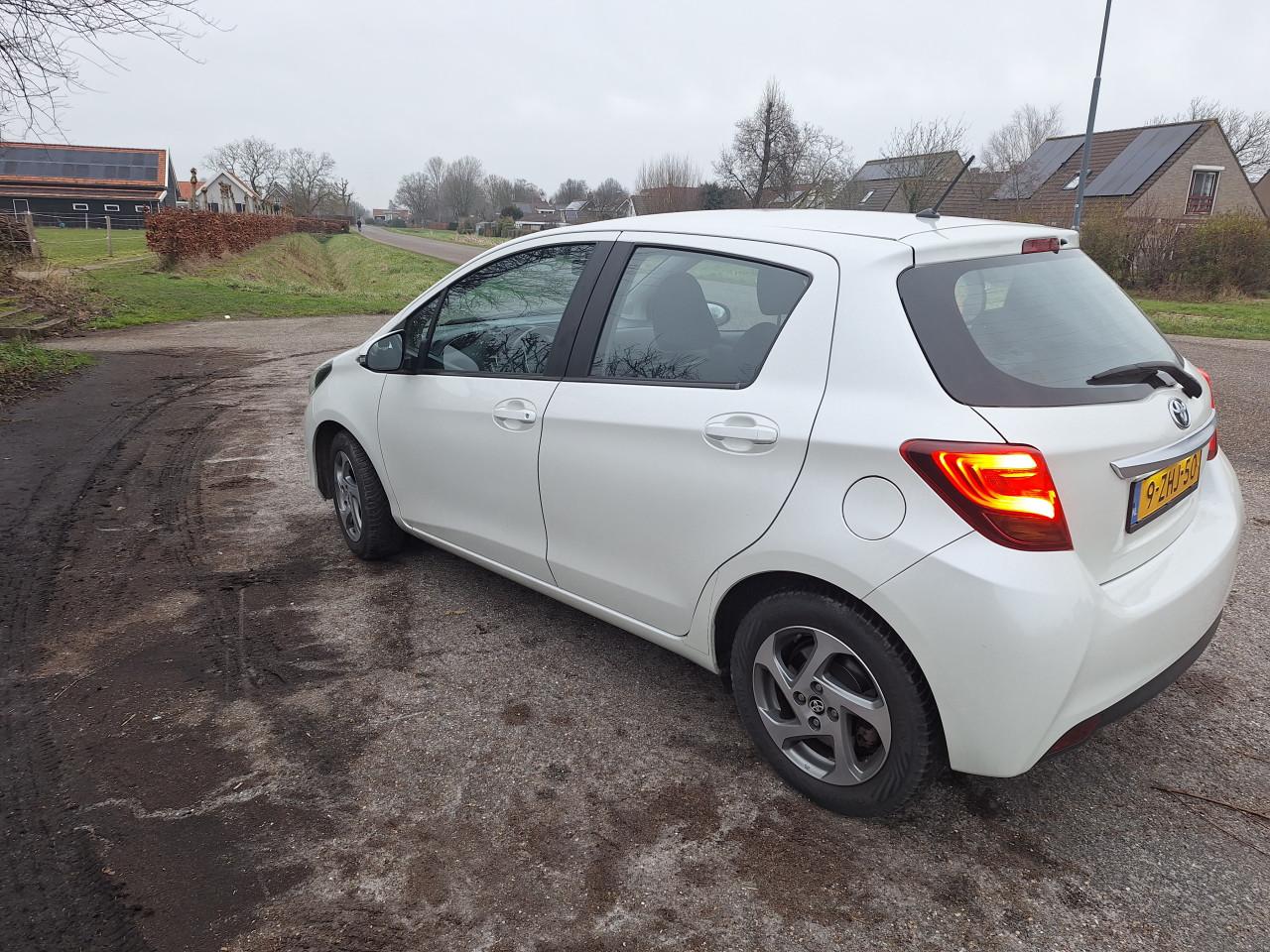 Toyota yaris hybride 2015