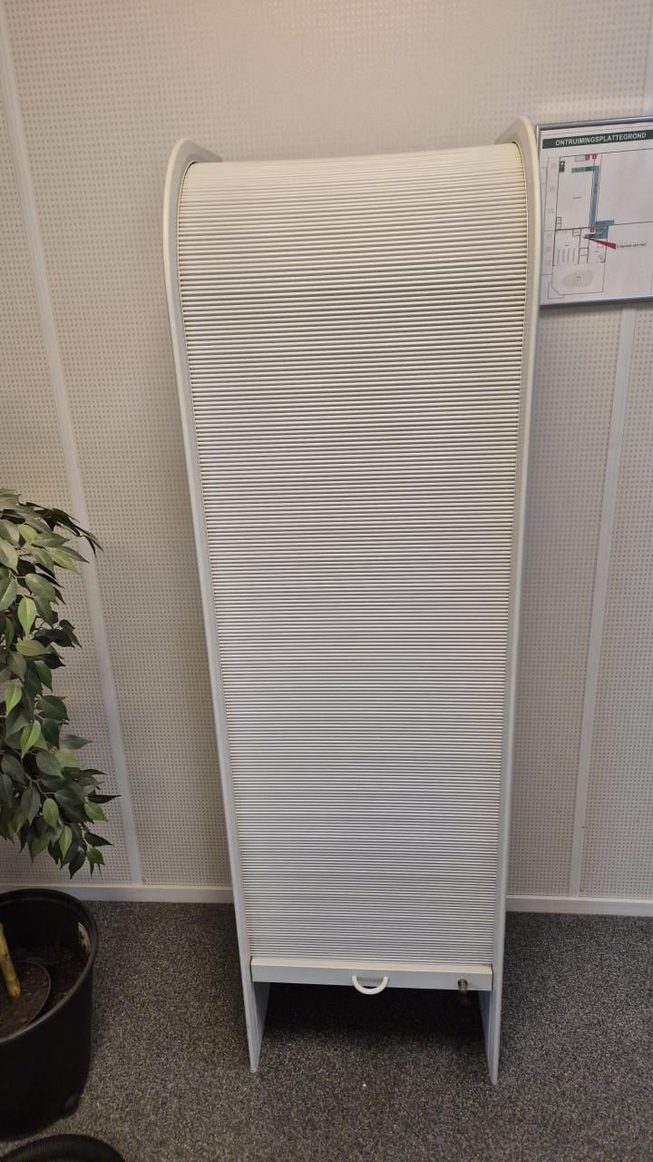 Kantoormeubelen bureau, ladekast, kast