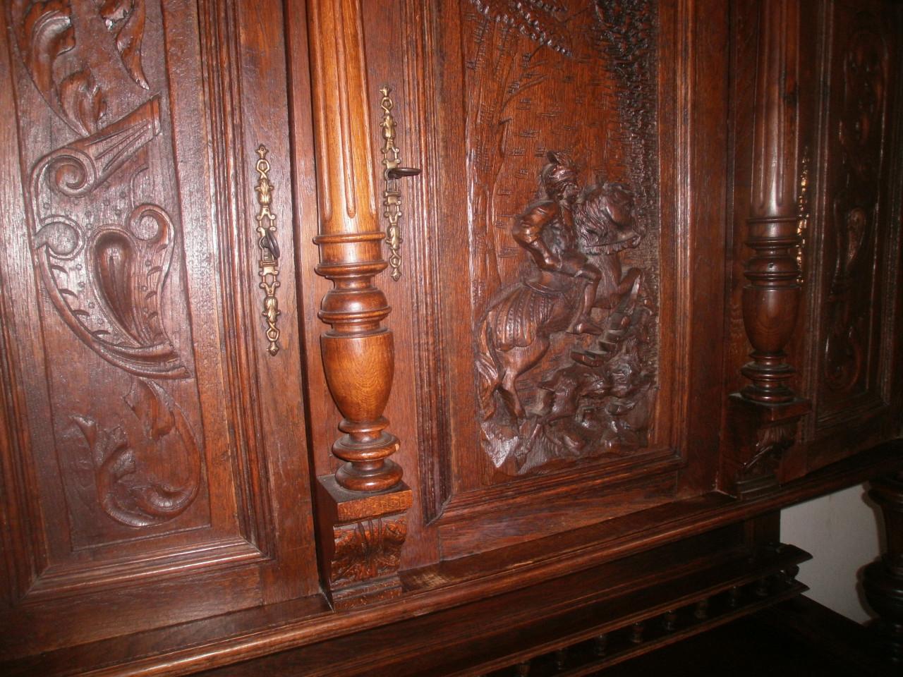 Antiek Wandmeubel in zeer goede staat OPRUIMPRIJS 95 euro