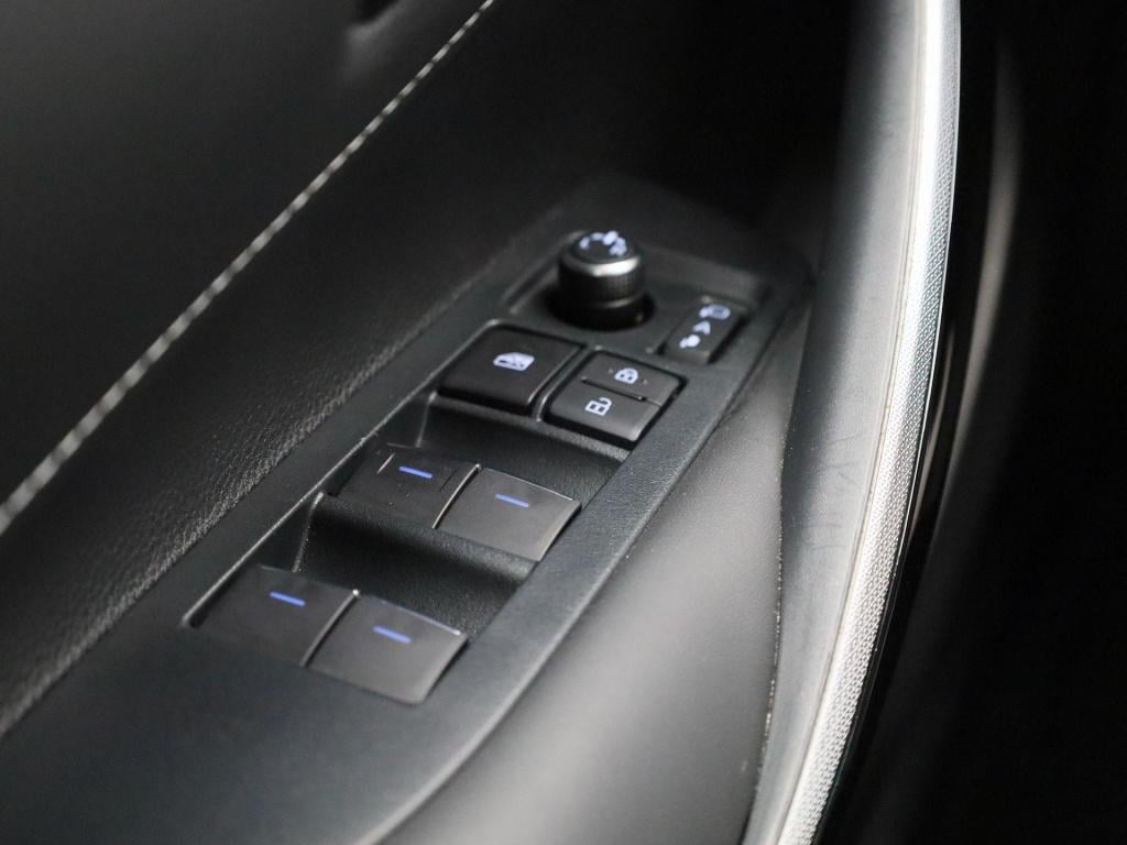 Toyota Corolla 1.8 hybrid business plus | automaat | stoel verwarming | par