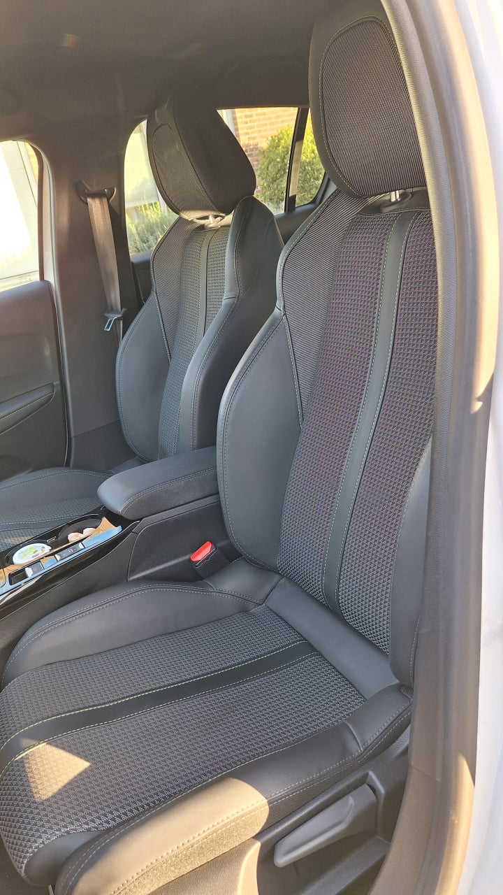 Peugeot e208 GT