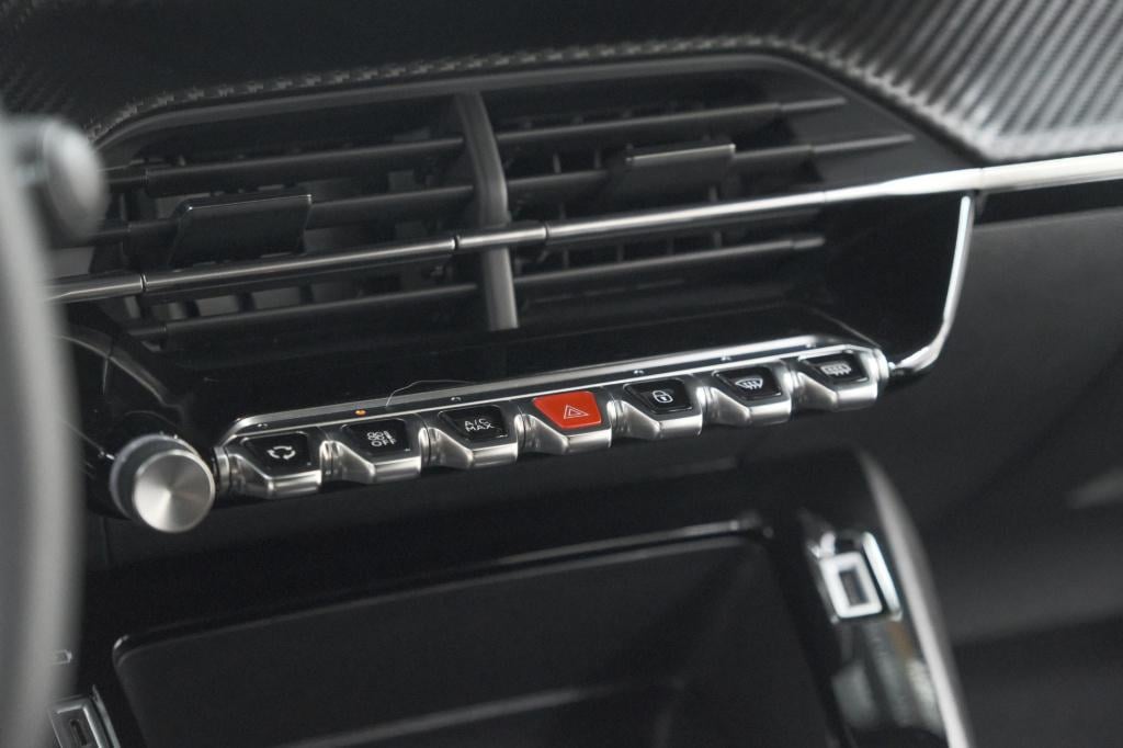 Peugeot 2008 puretech 130 active pack | trekhaak | camera | navigatie | par