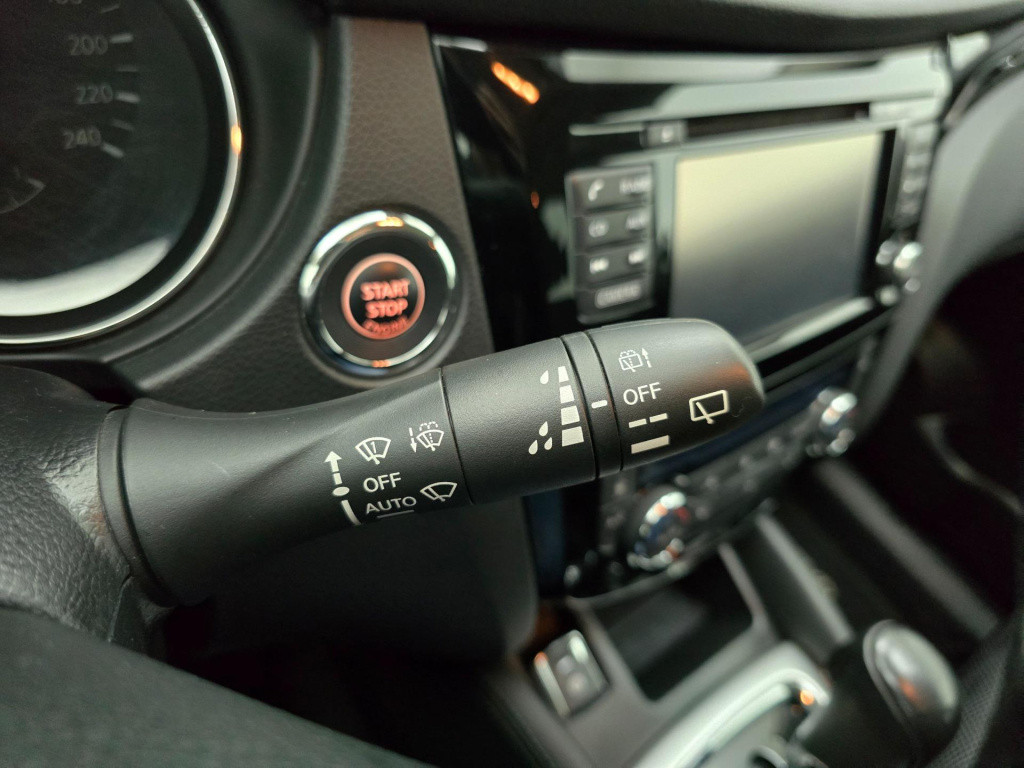 Nissan Qashqai occasion automaat 1.2 connect edition met parkeercamera en p
