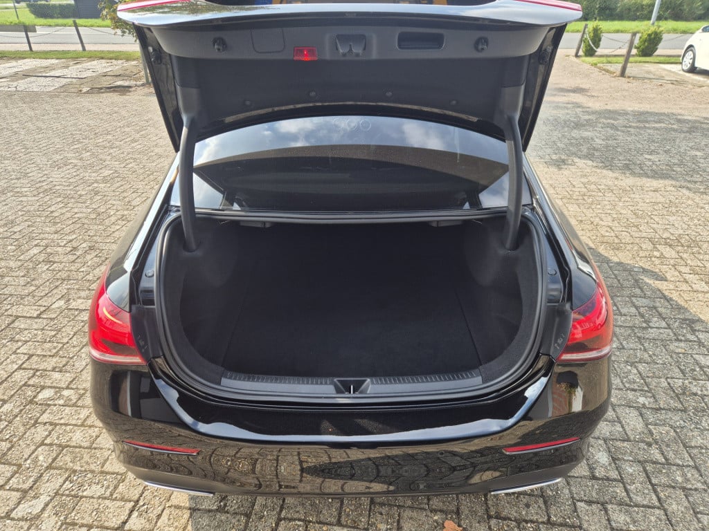 Mercedes-Benz A-Klasse 200 business solution amg