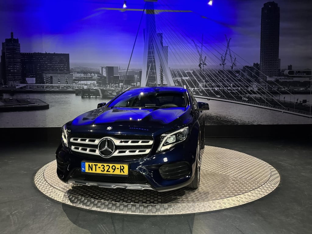 Mercedes-Benz Gla-klasse 180 business solution amg *camera*trekhaak*