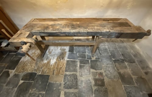 Antieke houten werkbank 175 jaar oud