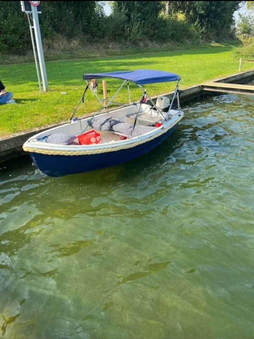 Leuke boot 420cm met 2 motoren en trailer
