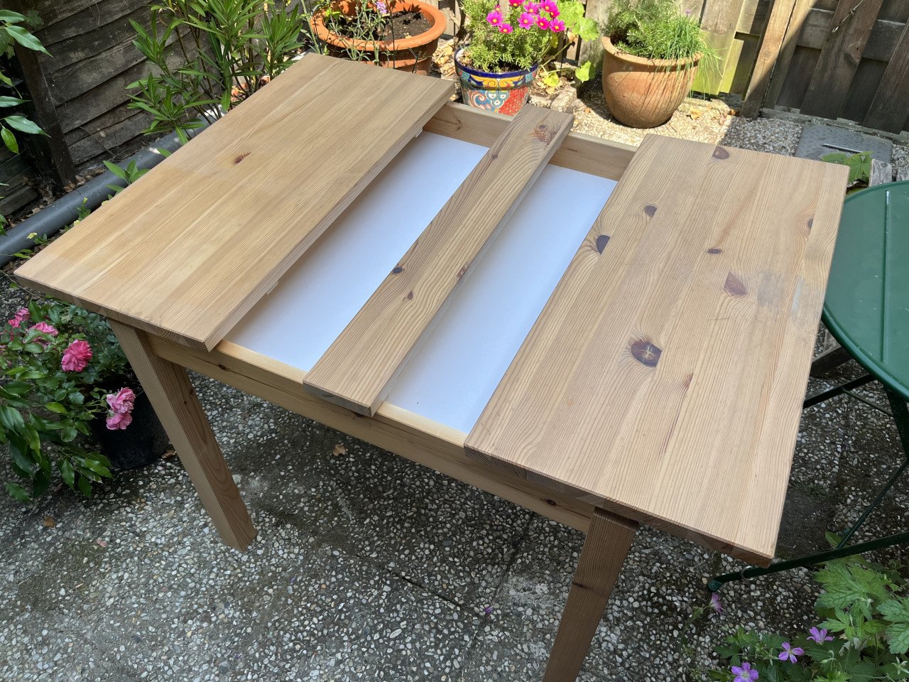 Tafel met opbergvak
