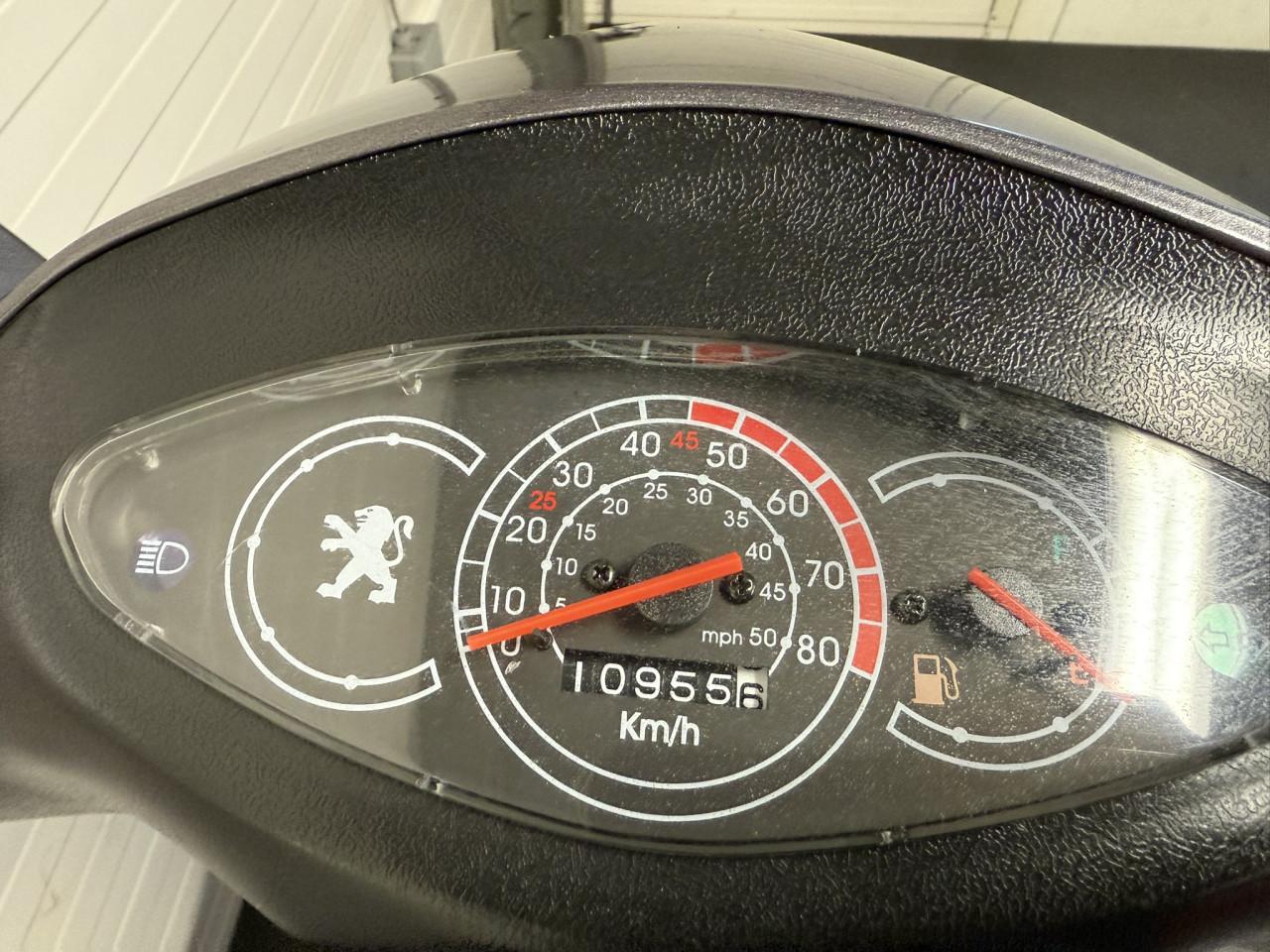 Nette en goed onderhouden Peugeot V-clic! Incl. beurt en garantie!