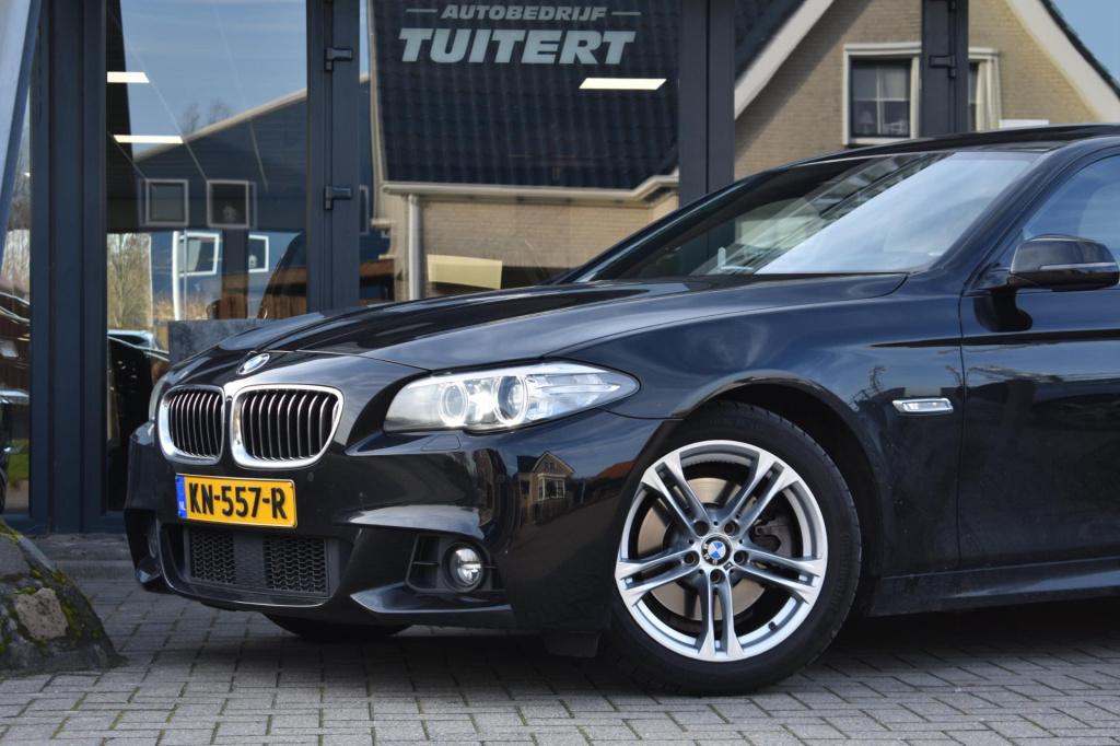 BMW 5 Serie 520i m sport | schuifdak | camera | leder | nap | adapt. cruise