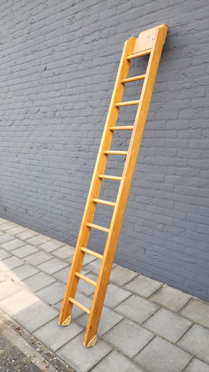 Houten ladder 235 cm (zeer fraai)