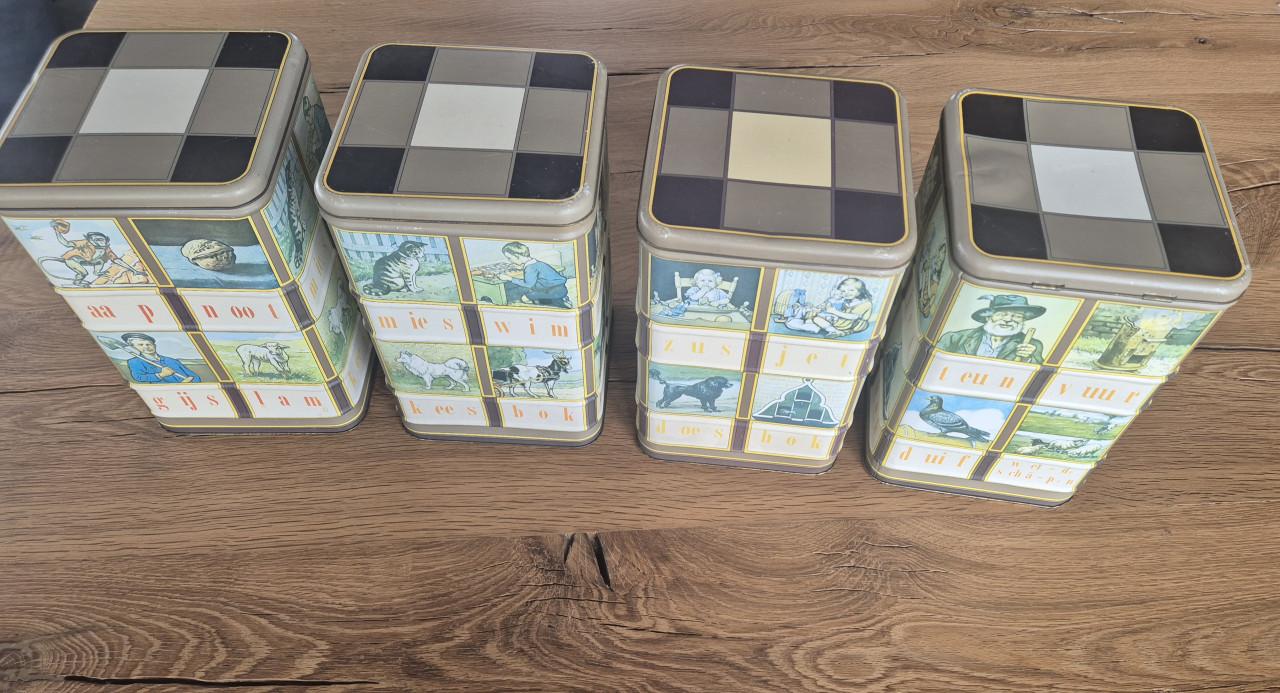 4 vintage blikken Aap-Noot-Mies