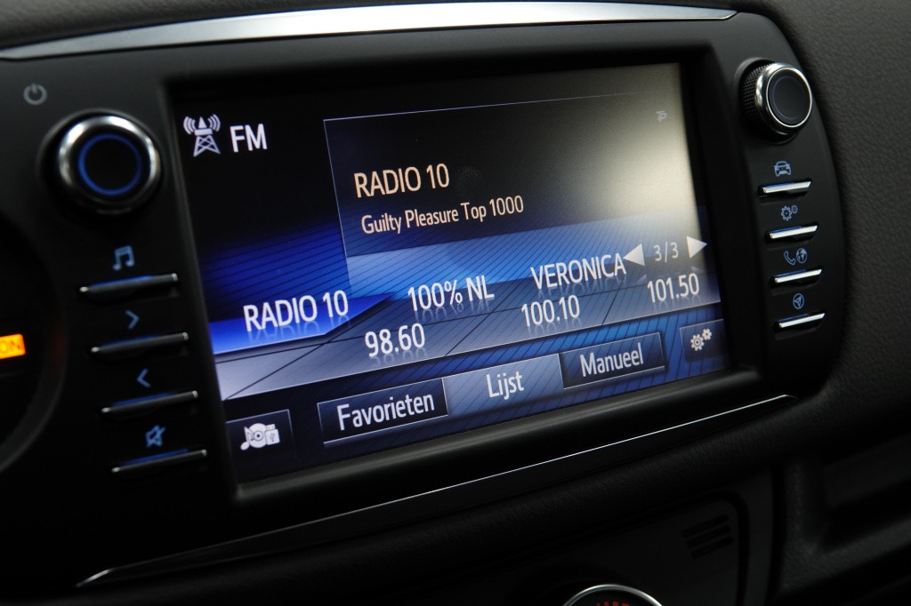 Toyota Yaris 1.0 vvt-i | camera | 15" | bluetooth |