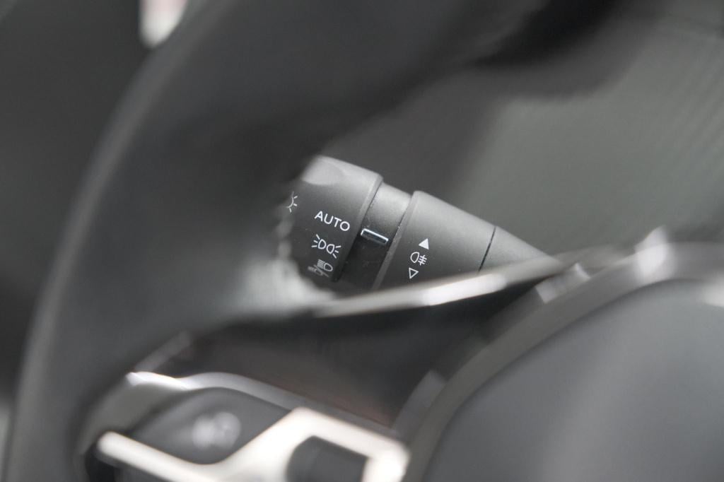 Peugeot 208 puretech 100 allure pack | parkeersensoren | apple carplay | st