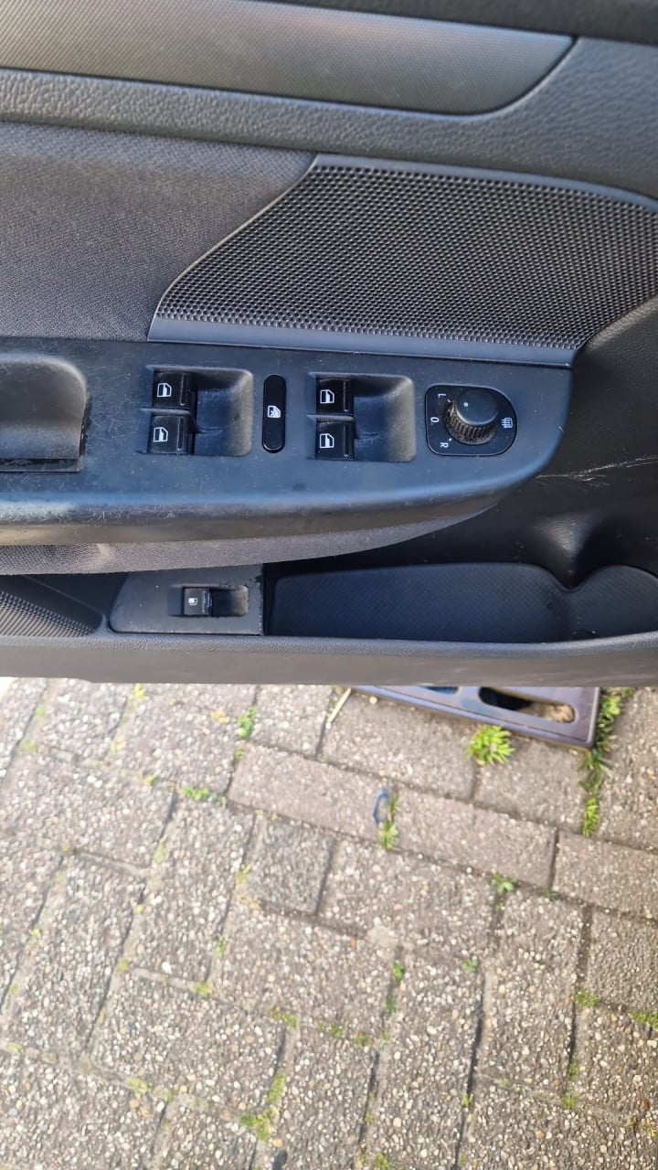 Golf 5 5 drs airco 1.6 benzine cruise control