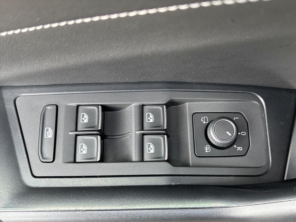 Volkswagen T-roc 1.5 tsi 150pk 7-dsg r-line black|camera| dodehoek|trekhaak