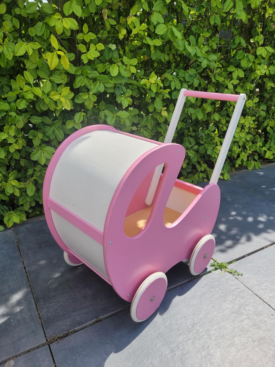 Houten poppenwagen