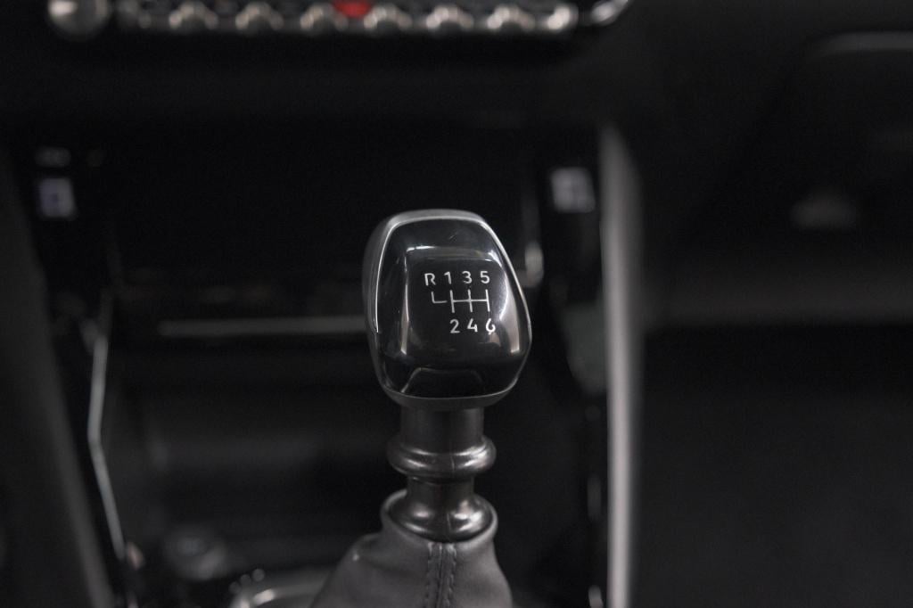 Peugeot 2008 puretech 100 allure | camera | navigatie | parkeersensoren | a