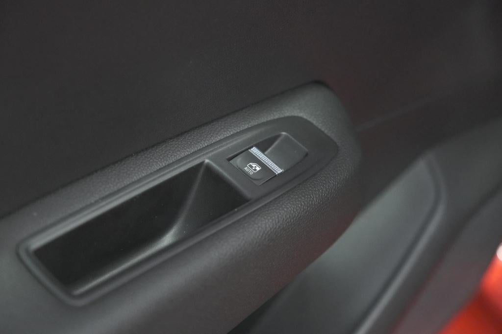 Renault Clio tce 100 intens | dodehoekdetectie | camera | apple carplay | p
