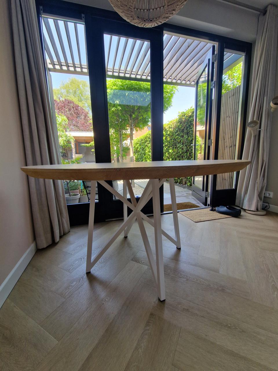 Eikenhouten ronde eettafel