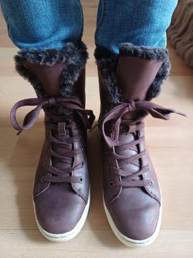Leuke UGG's: gevoerde halfhoge veter laarsjes (bruin) maat 37