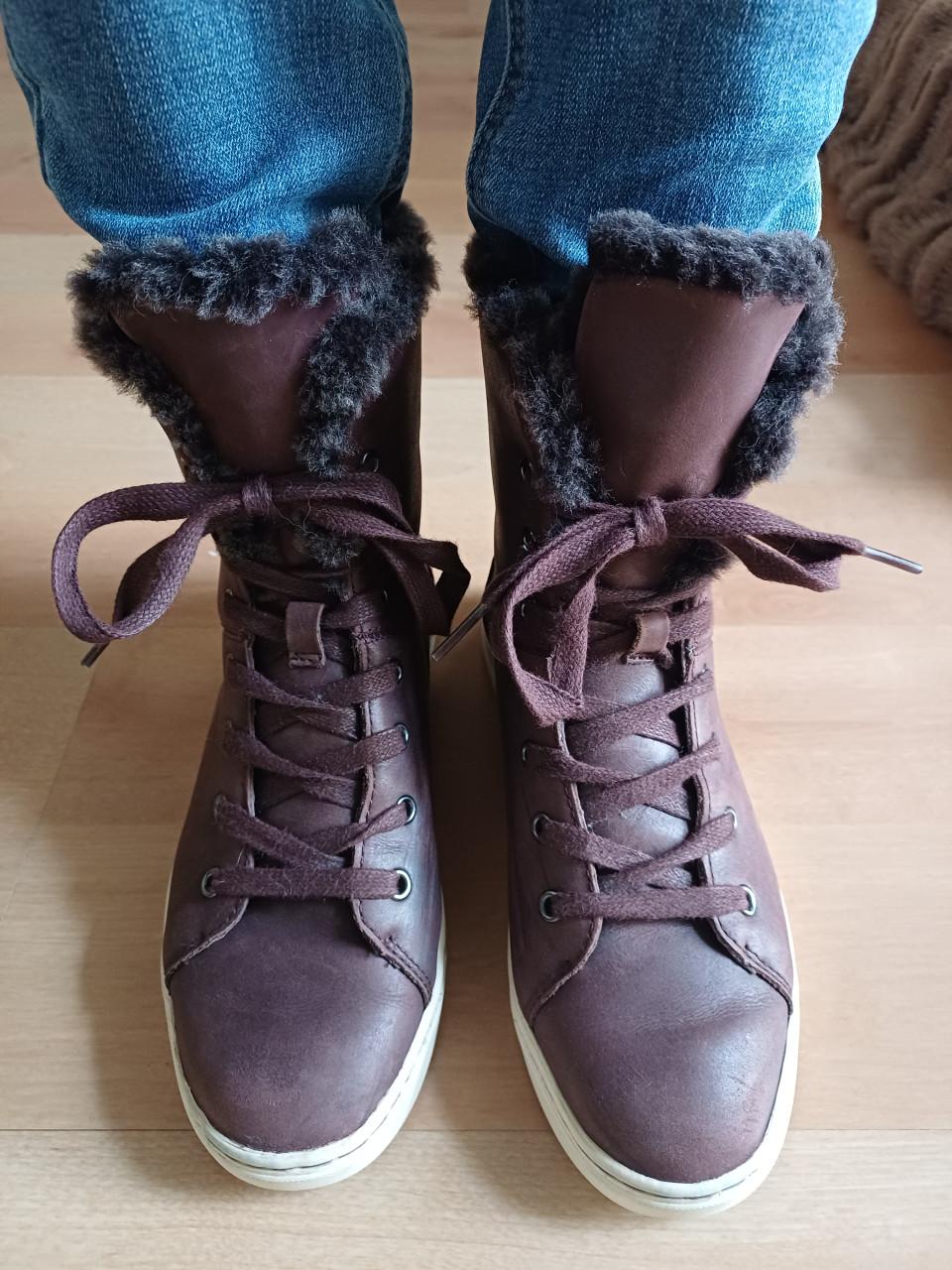 Leuke UGG's: gevoerde halfhoge veter laarsjes (bruin) maat 37