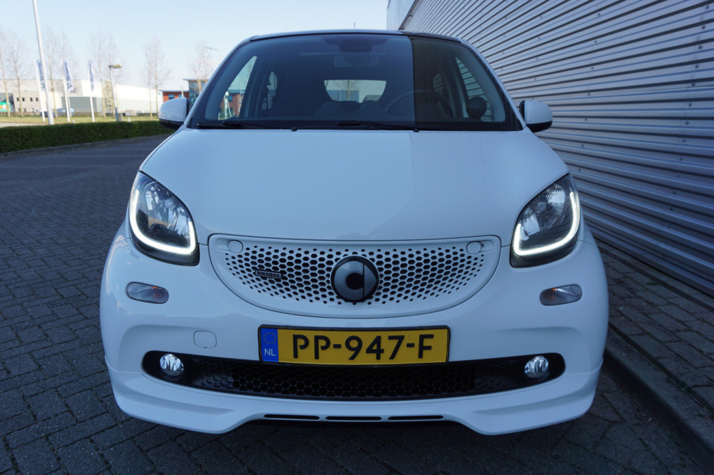 Smart Forfour 1.0 t brabus automaat panoramadak / navi / cruise / camera / 