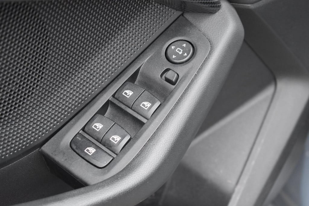 BMW 1 Serie 116i sportline | camera | apple carplay | android auto | nap | 