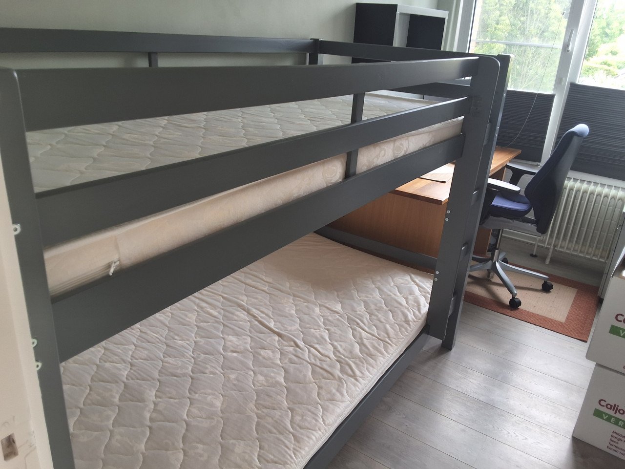 Stapelbed inclusief matrassen ivm verhuizing
