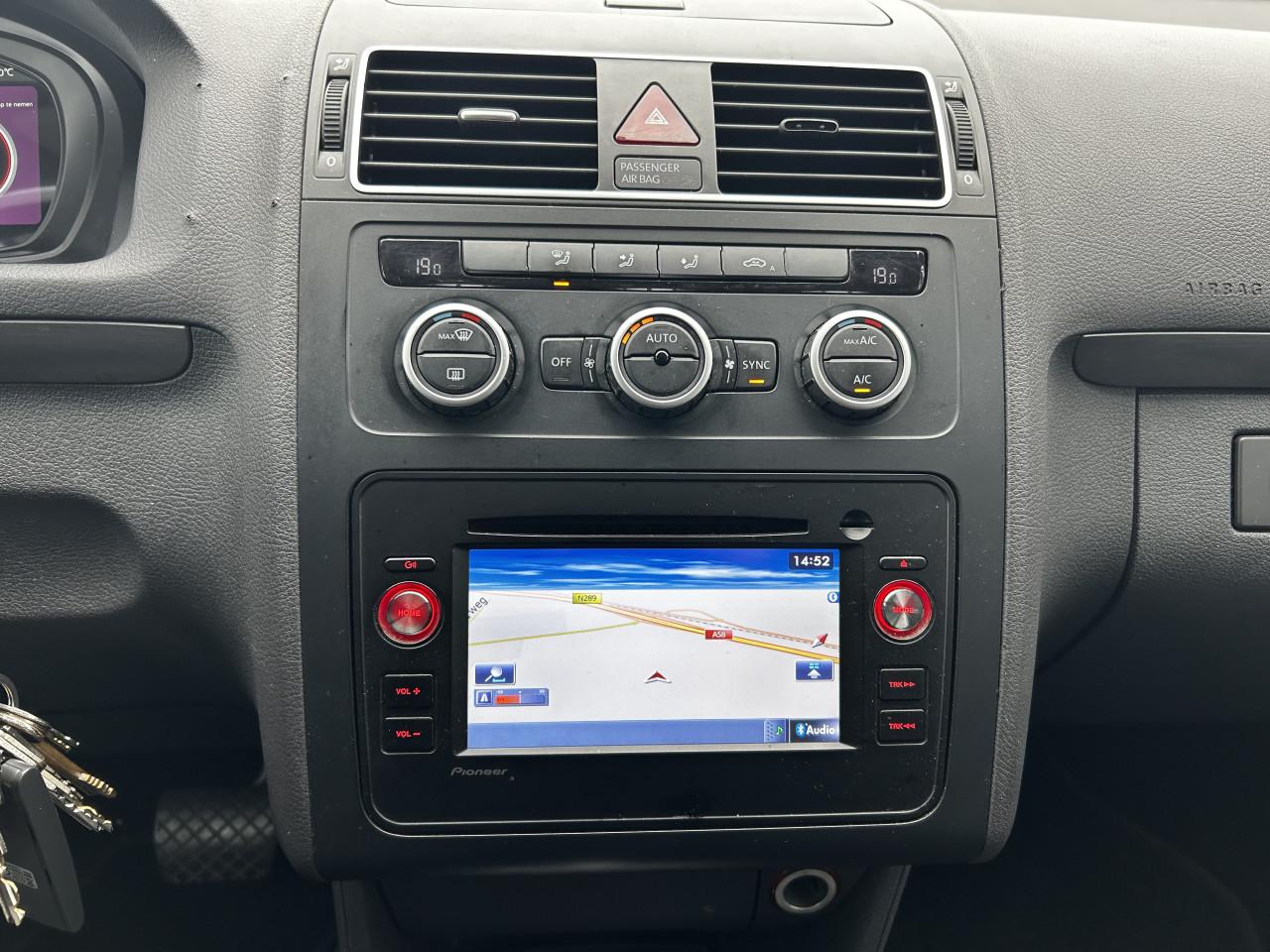 Volkswagen Touran 1.6 TDI/Virtual cockpit/DSG/GRIJS KENTEKEN