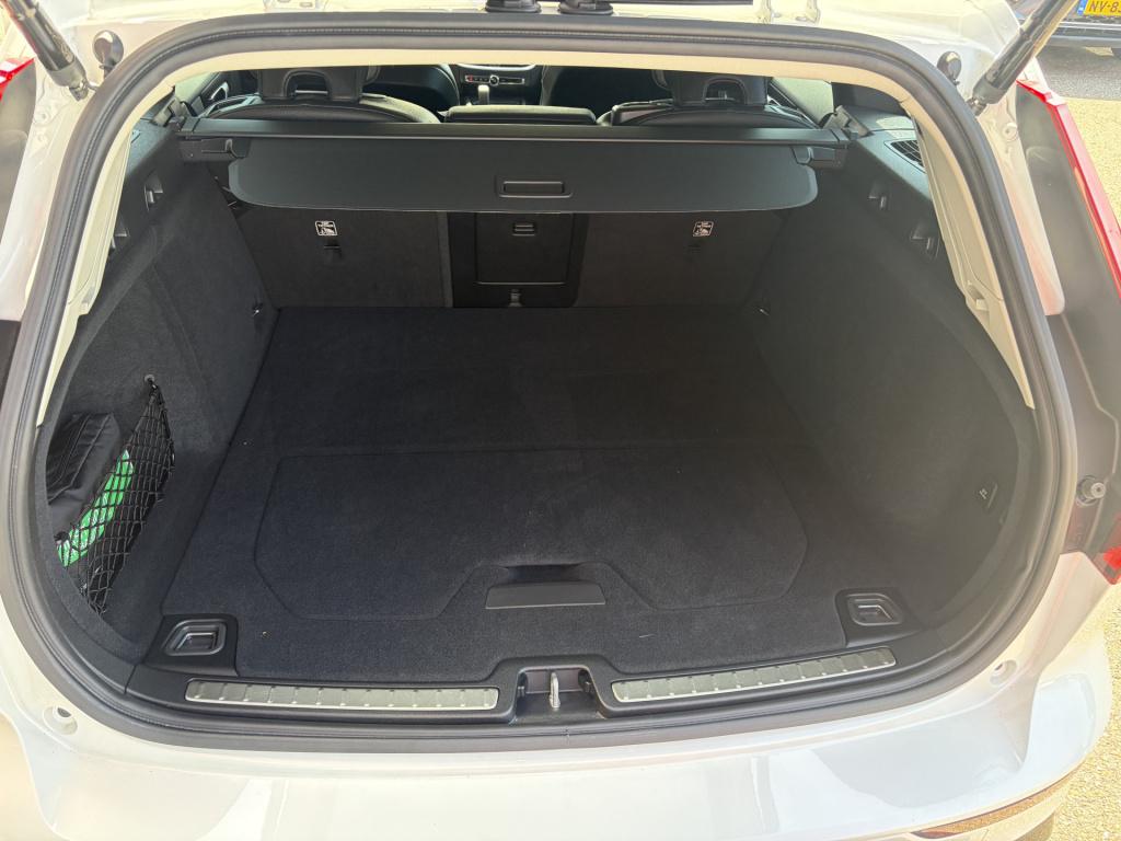 Volvo V60 2.0 b4 plus dark