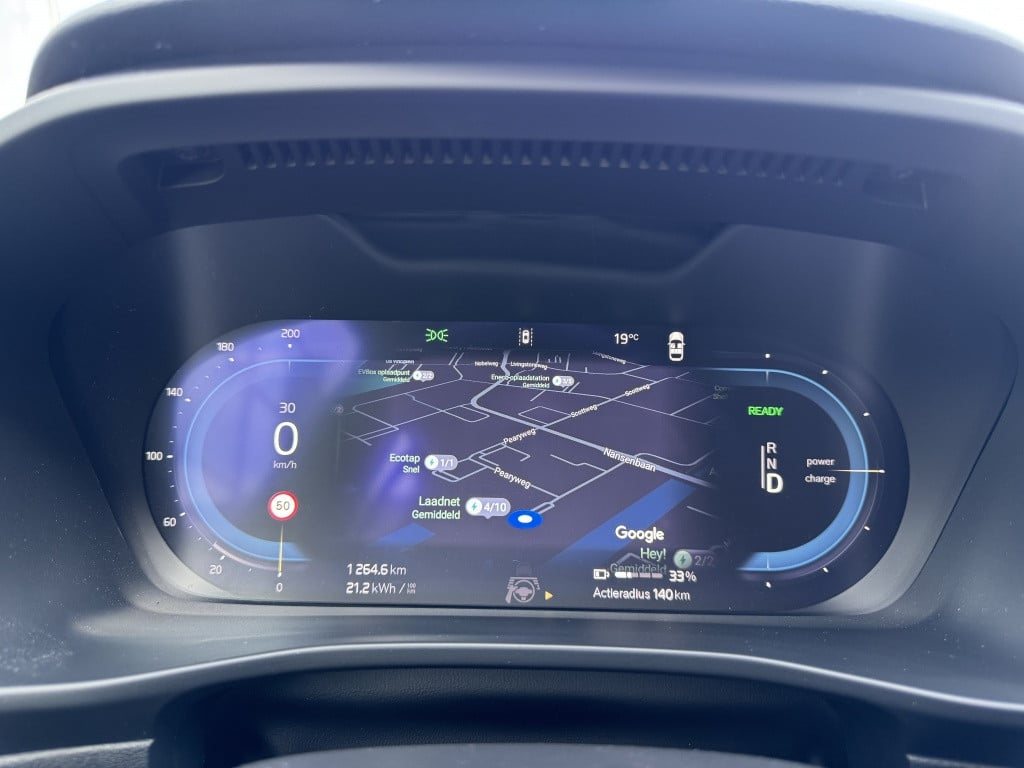 Volvo XC40 extended plus 252pk 82 kwh| trekhaak| adap.criuise| stoel.verw|