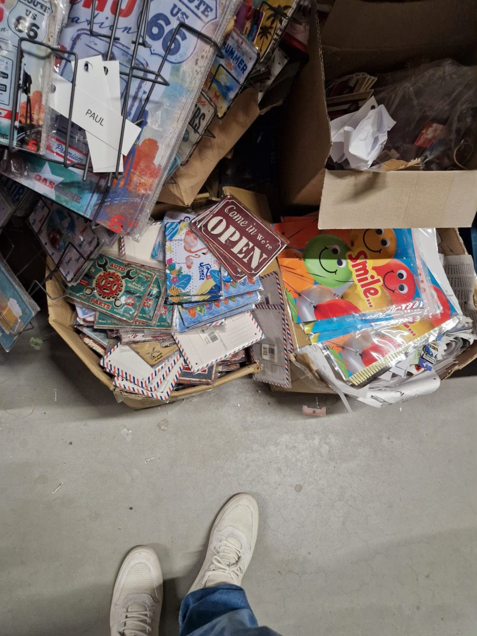 Goedkope partij braderie, markt, winkel artikelen met een zeeuws tintje