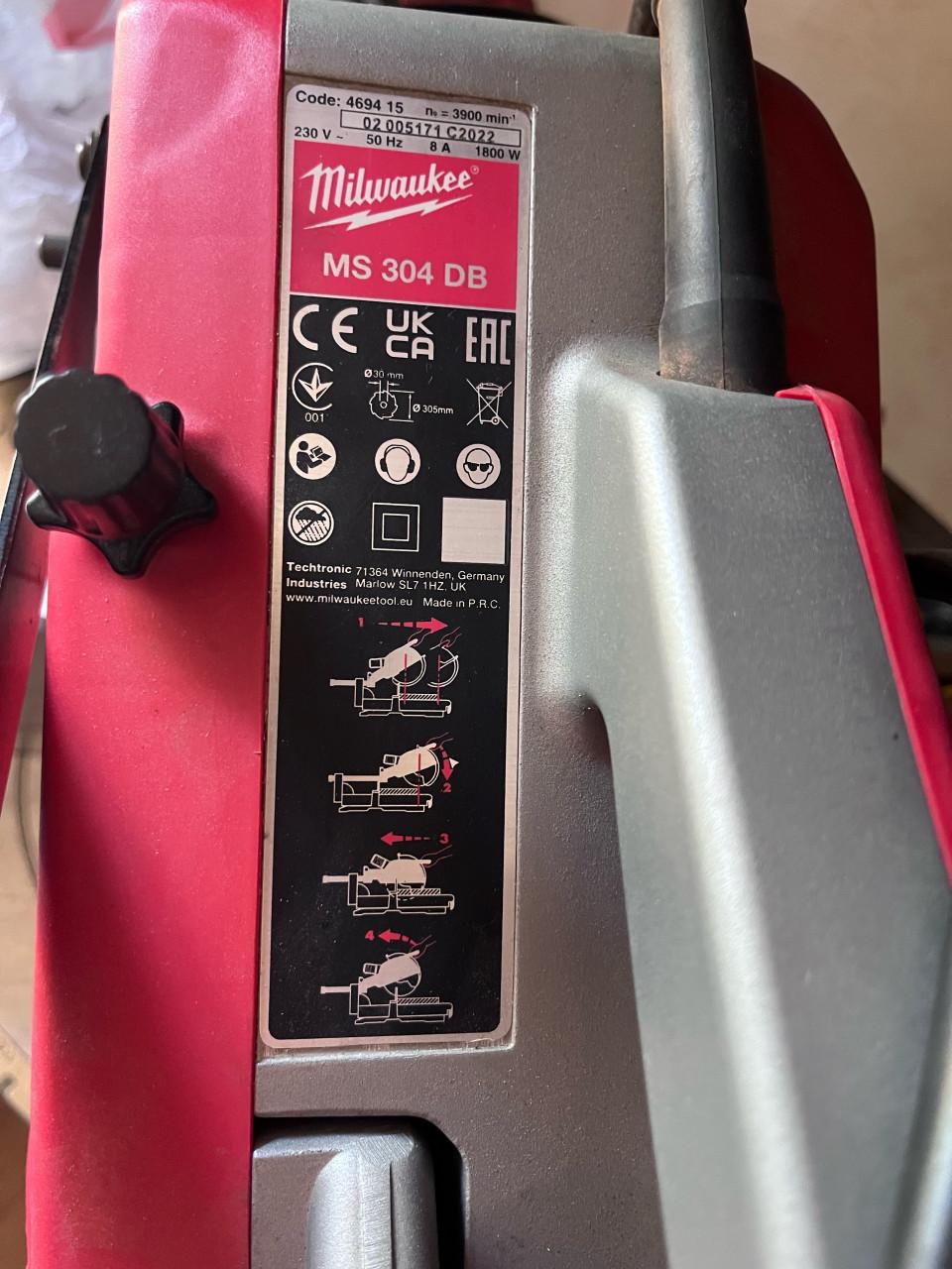 Milwaukee afkortzaag