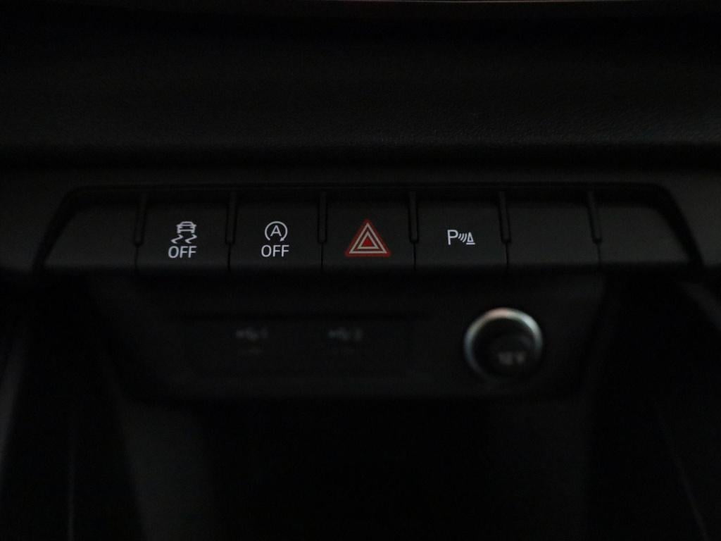 Audi A1 Sportback 1.0 25 tfsi 70kw attraction | virtual cockpit | apple car