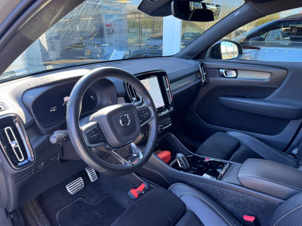 Volvo XC40 recharge p8 awd r-design