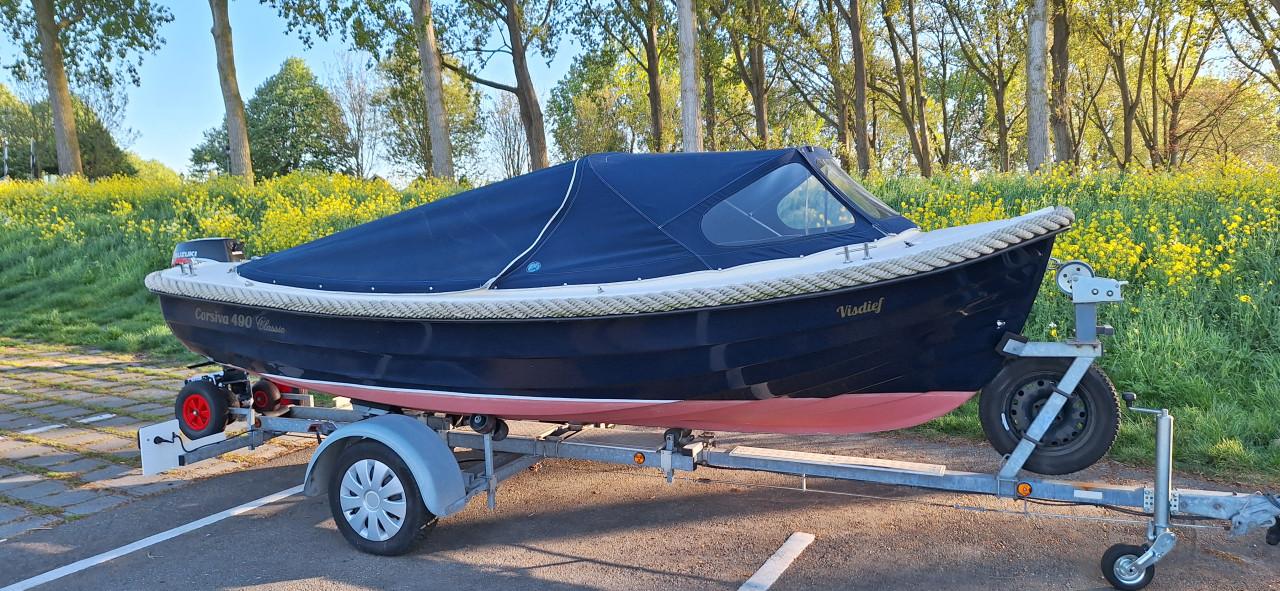 Corsiva 490 classic met motor en trailer