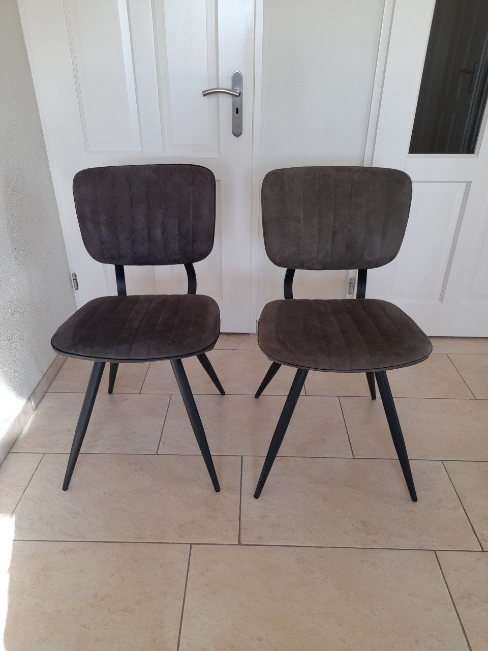 2 leuke stoelen (in goede staat)