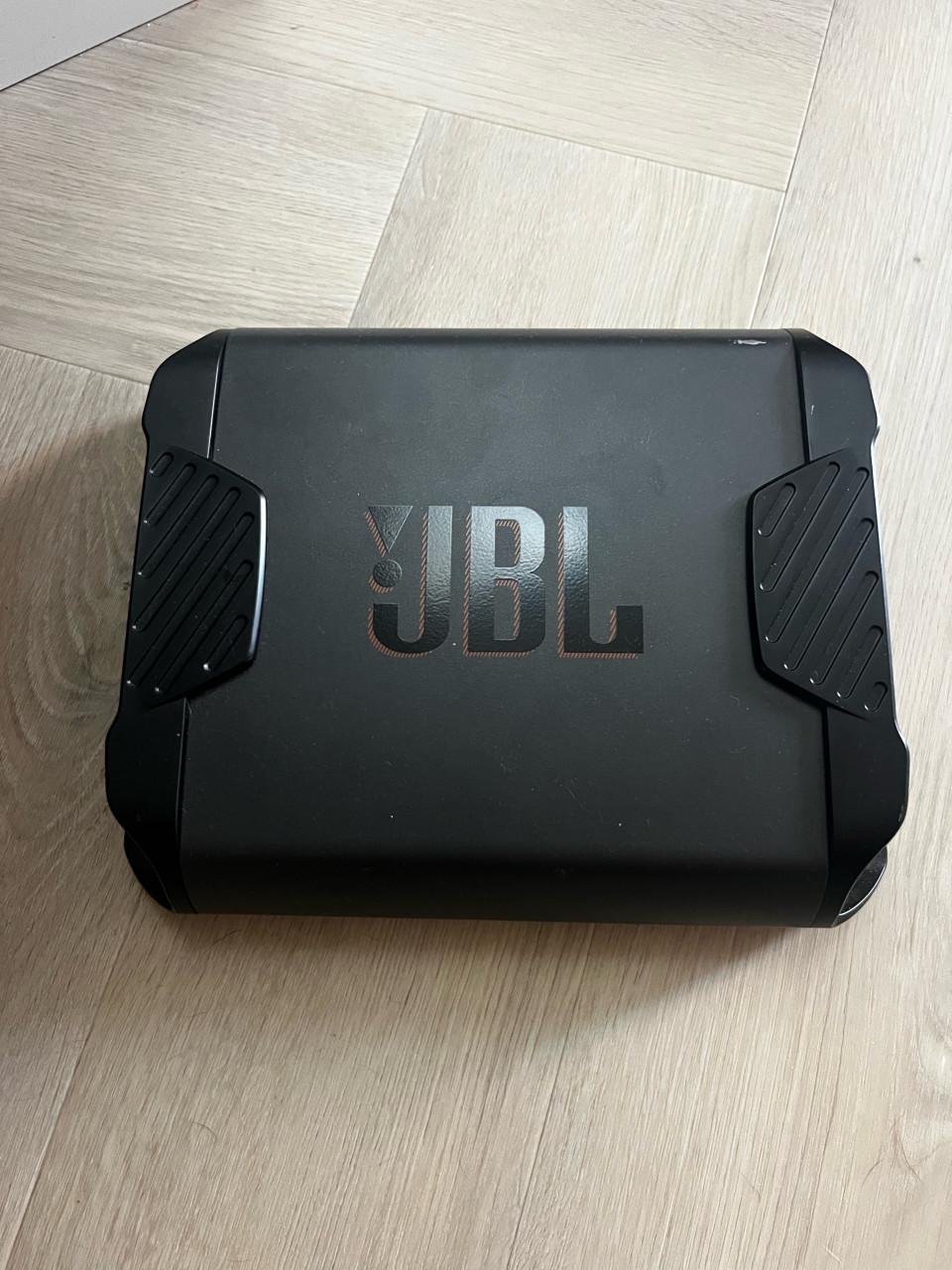 JBL Subwoofer en versterker