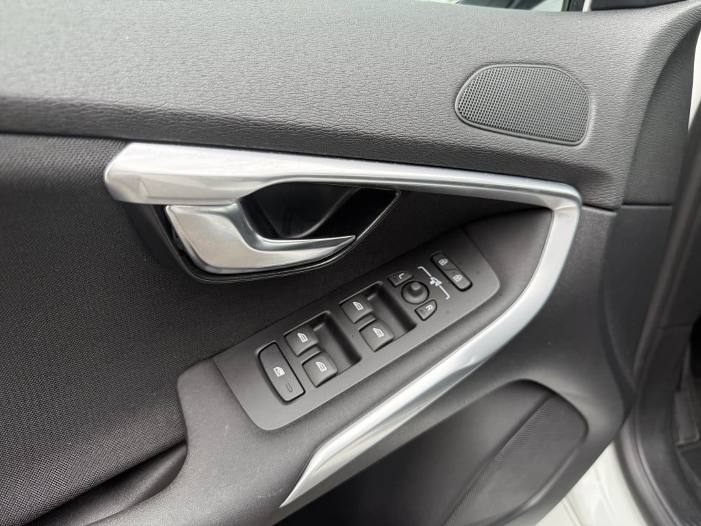 Volvo V40 t2 123pk aut6 polar+| navi| cruise| stoel.verw| led| pdc