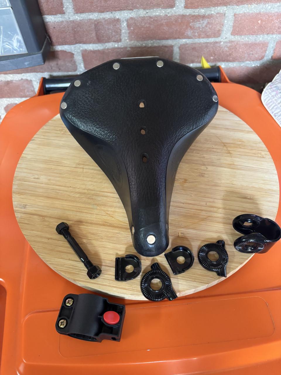 3x Fietszadel+Loodgieter accessoire