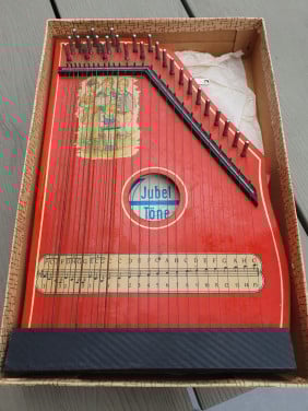 Prachtige jaren 70 Vintage Jubel Tone-citer, Duitse citer DDR, in doos....